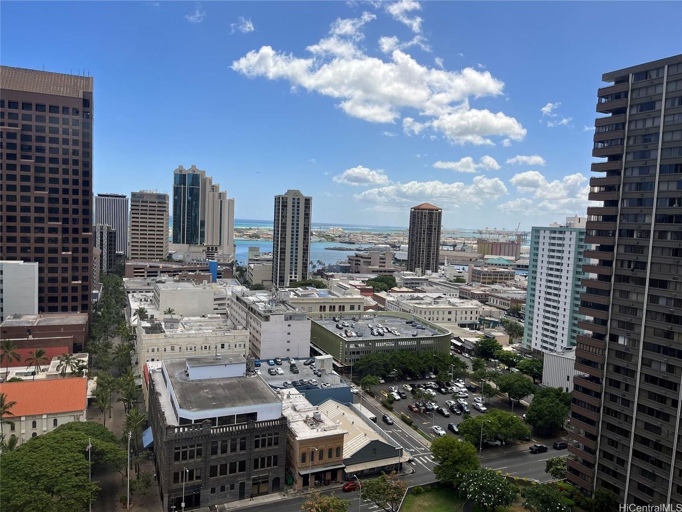 Condo Unit With 2 Parking Stalls in Honolulu Hawaii Real Estate