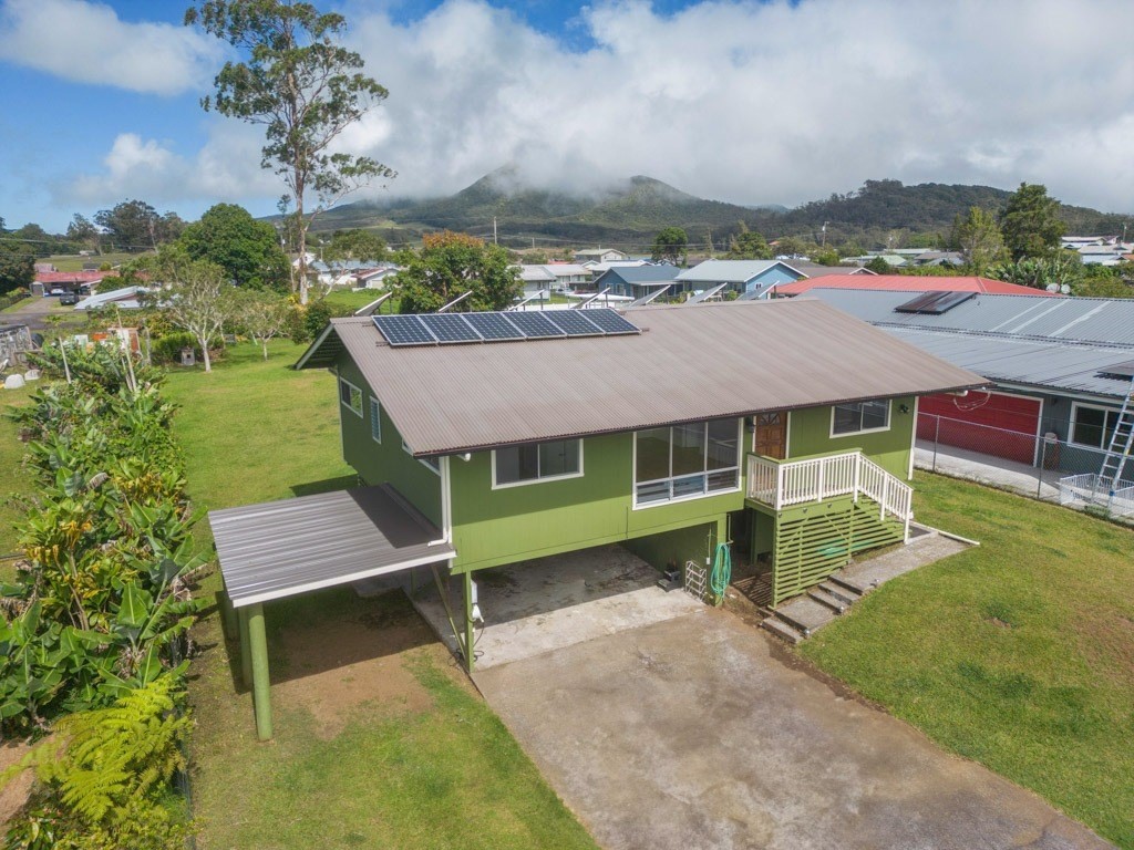 Waimea Home with Large Backyard and Fully Owned Photovoltaic System