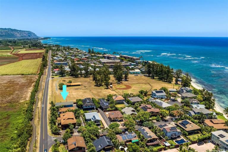 Two Story Waialua 5 Bedroom 3.5 Bath Home in Fantastic North Shore