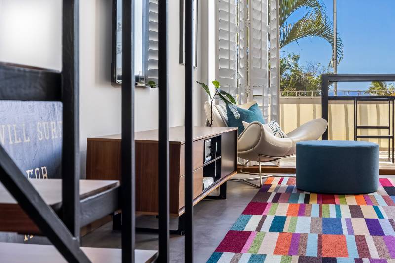 colorful rug in living room of oahu condo