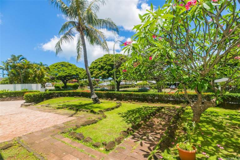 Experience Elegance and Prestige in This Kahala Dream Home Hawaii