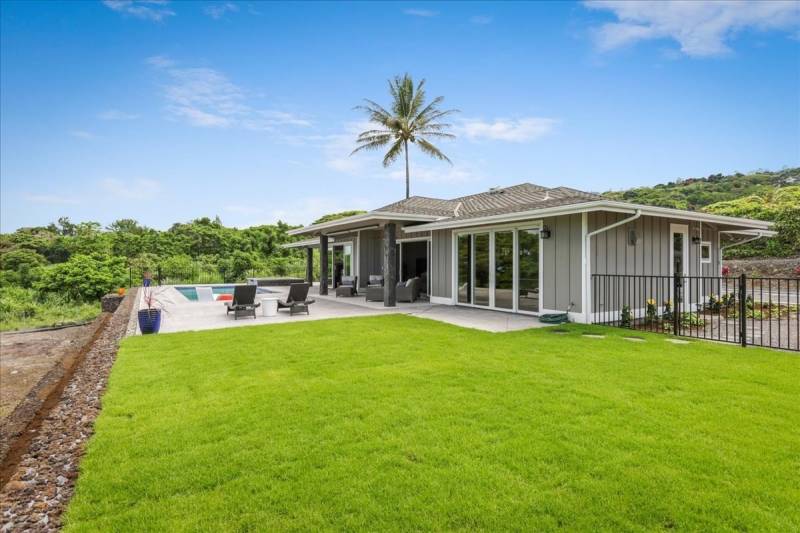 backyard in kailua kona home