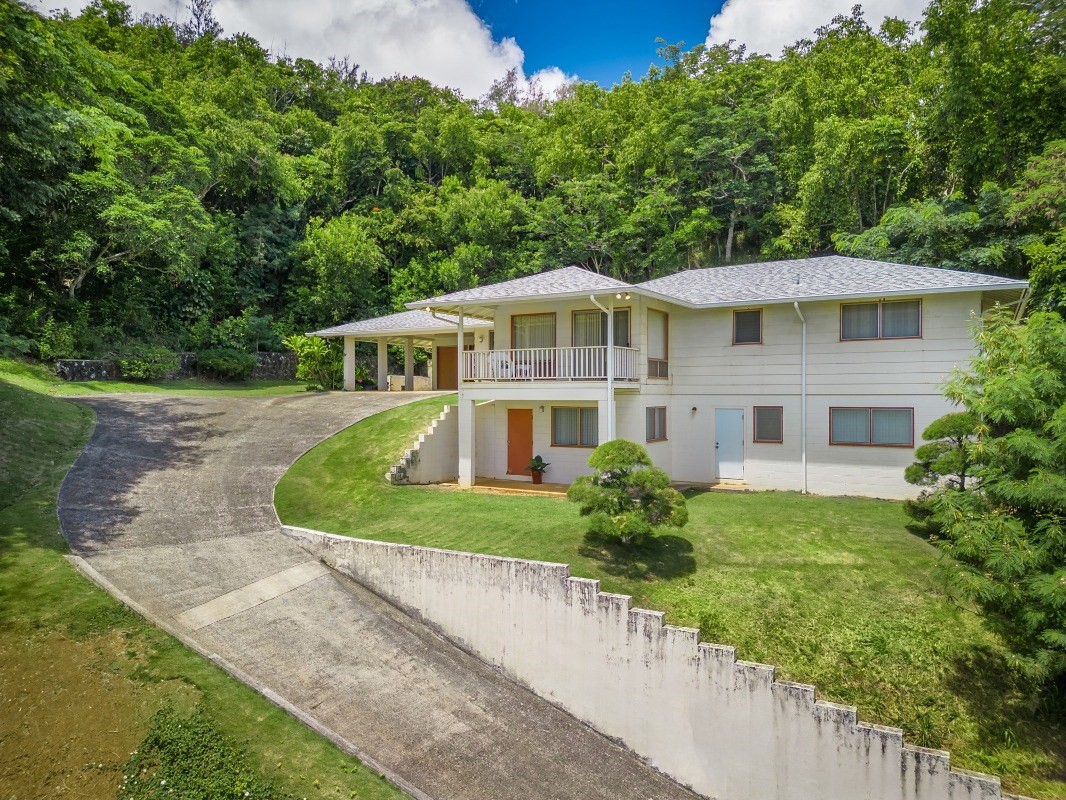 Beautiful House and a Vacant Lot, in the Heart of Anahola Hawaii Real