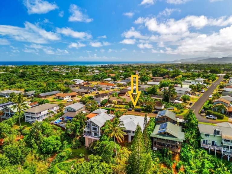 Home in Hulu Manu With Breathtaking Mountain Views and Partial Ocean