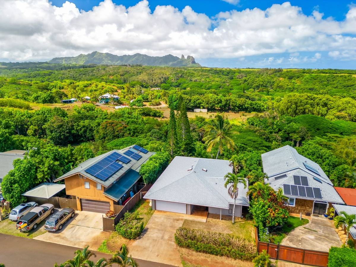 Home in Hulu Manu With Breathtaking Mountain Views and Partial Ocean