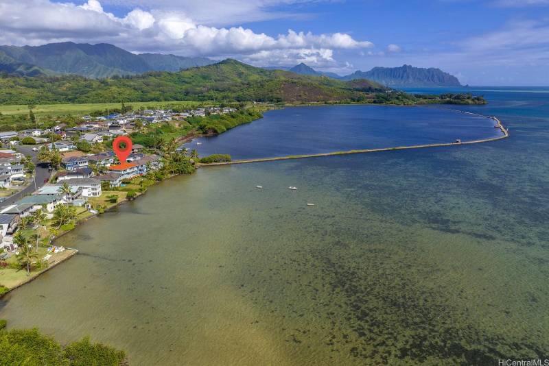 arrow pointing to kaneohe bay front property for sale