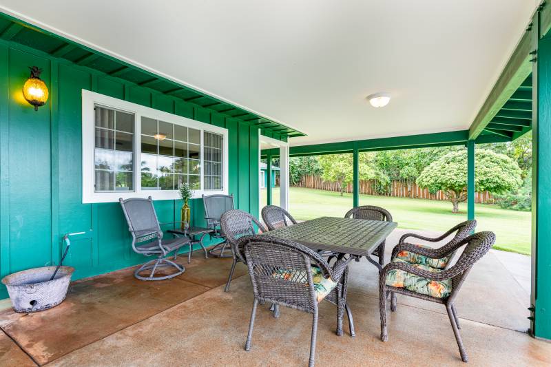 outdoor seating on covered lanai