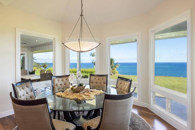 octagon shaped dining room with ocean views