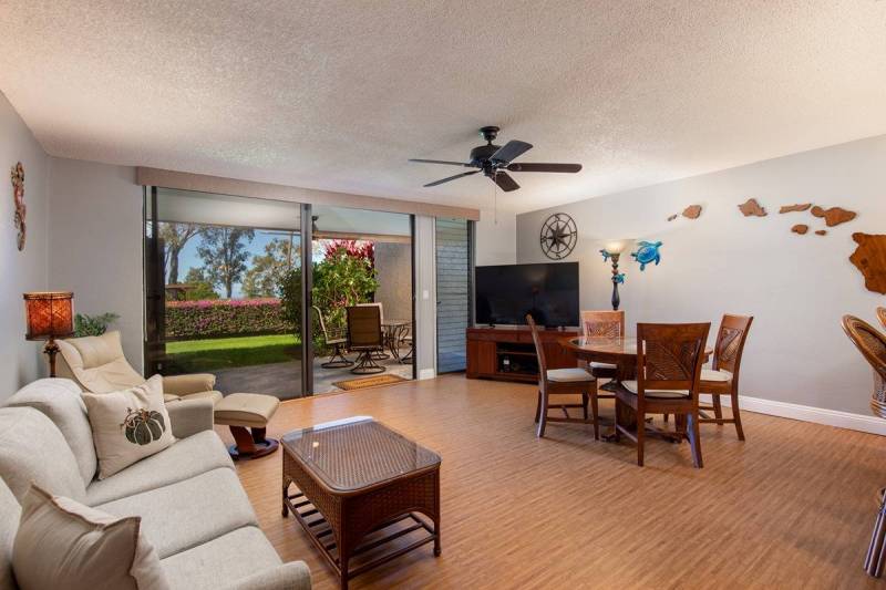 living and dining area in waikoloa village condo