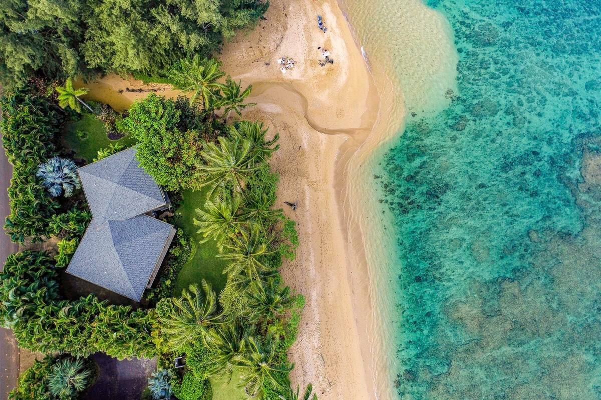 Luxurious Oceanfront Living - Hawaii Real Estate Market & Trends ... - Oceanfront Luxury Apartments In Hawaii