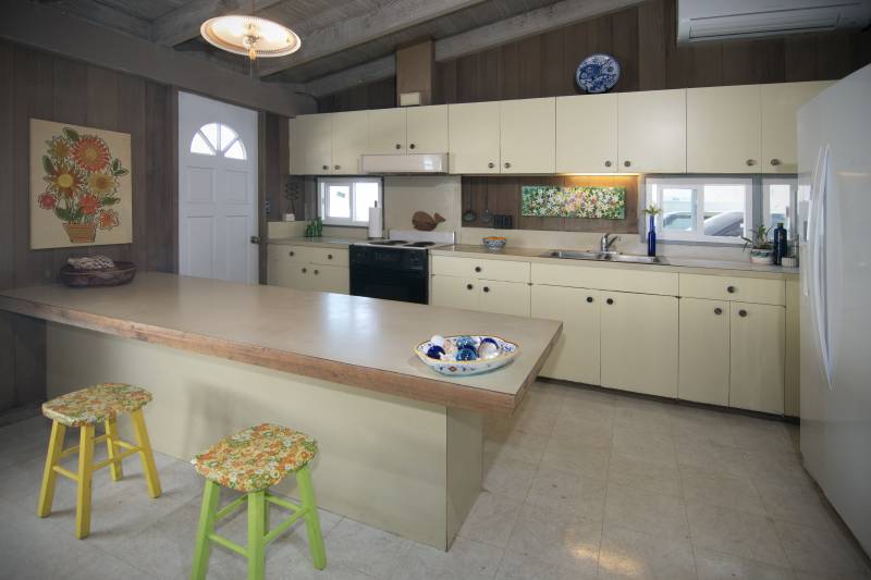 vintage kitchen in oahu home