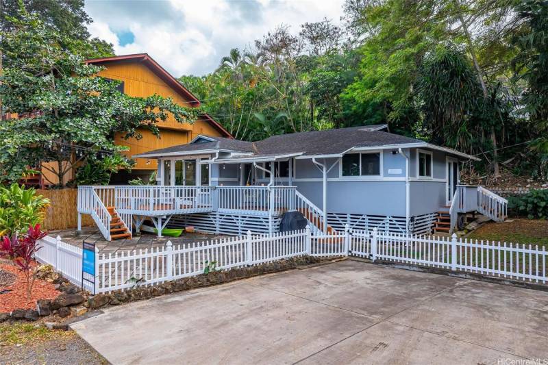 kaneohe oahu home surrounded by white picket fence