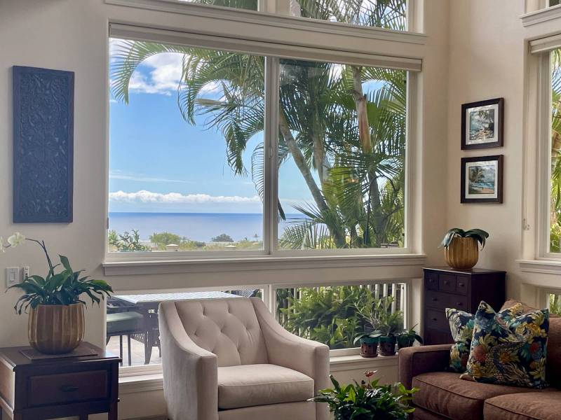 sitting area in big island condo with ocean view