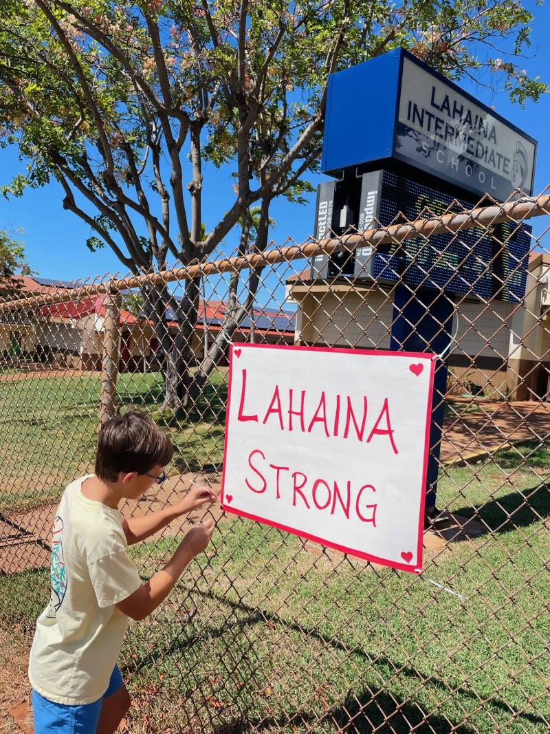 lahaina strong sign