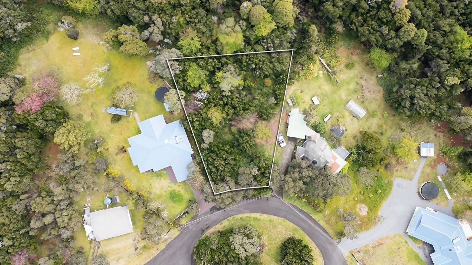 Vacant Lot in the Charming Volcano Golf and Country Club Subdivision Hawaii Real Estate Market