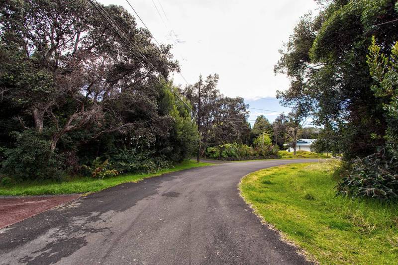 road to home for sale in volcano hawaii