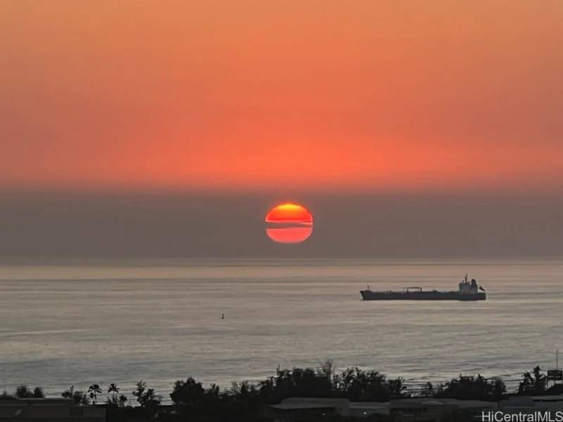 honolulu oahu sunset over the ocean