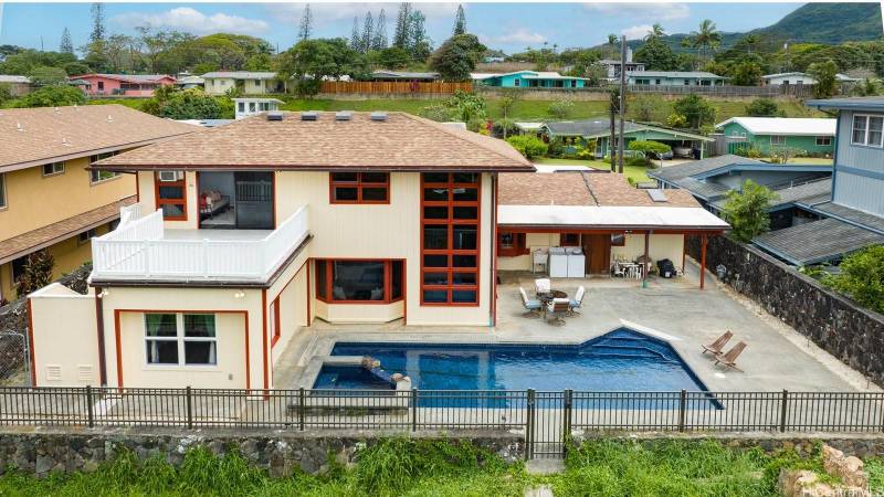 pool at kailua oahu house for sale
