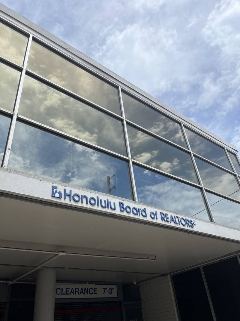 sign for honolulu board of realtors building