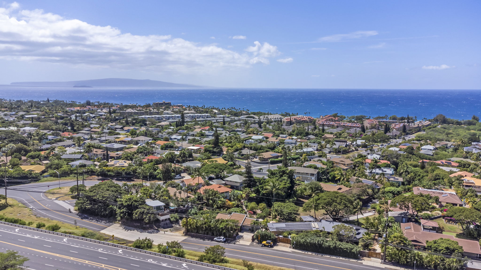 hawaii neighborhood near the ocean
