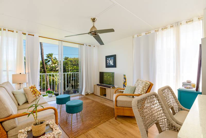 hawaii condo living room staged for sale
