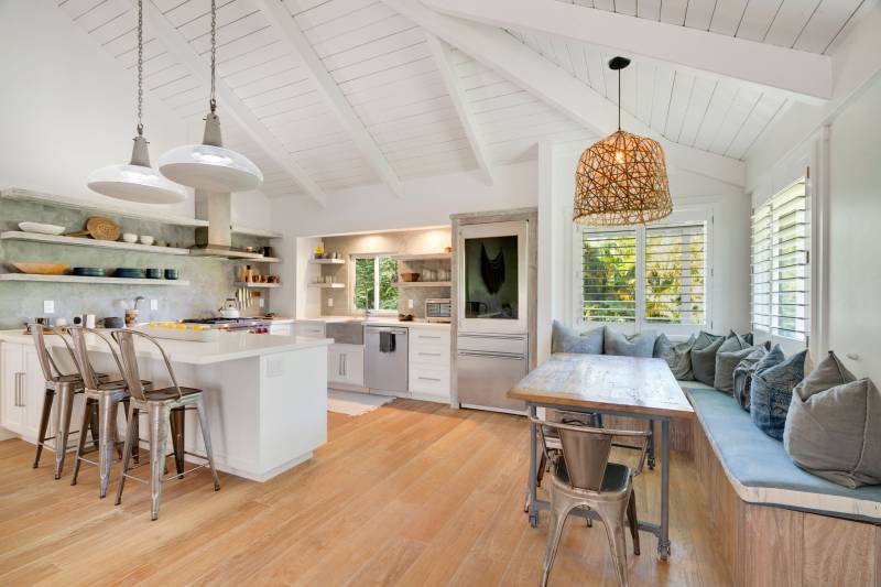 kitchen with combined dining/breakfast nook