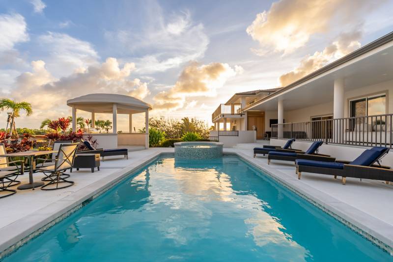 luxurious pool in hawaii kai oahu