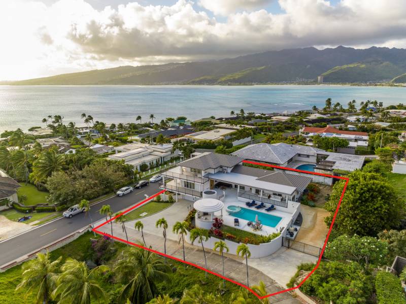 Aerial view and outline of luxury Hawaii Kai property