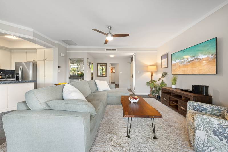 living room in kapalua golf villas condo