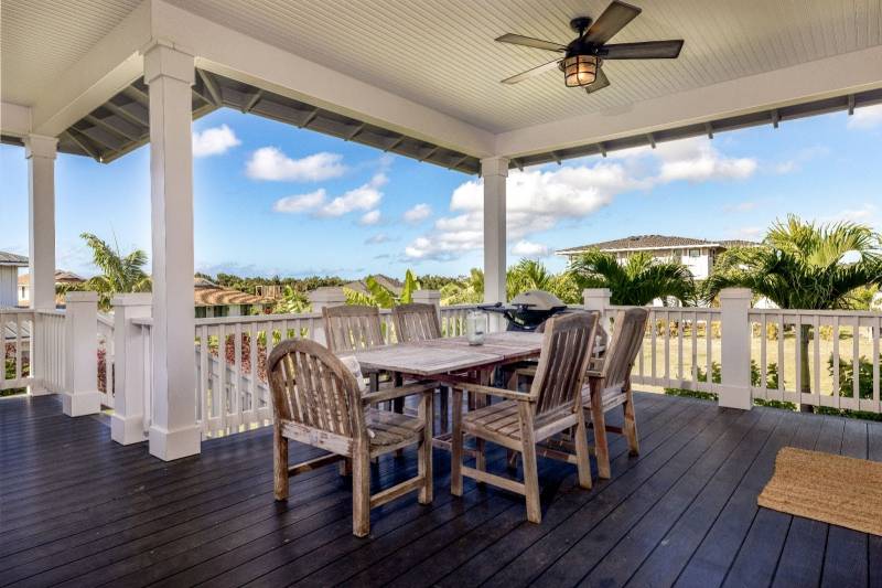 large covered lanai with outdoor dining table 