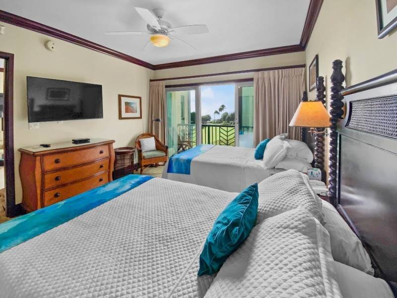 double beds in kauai resort room