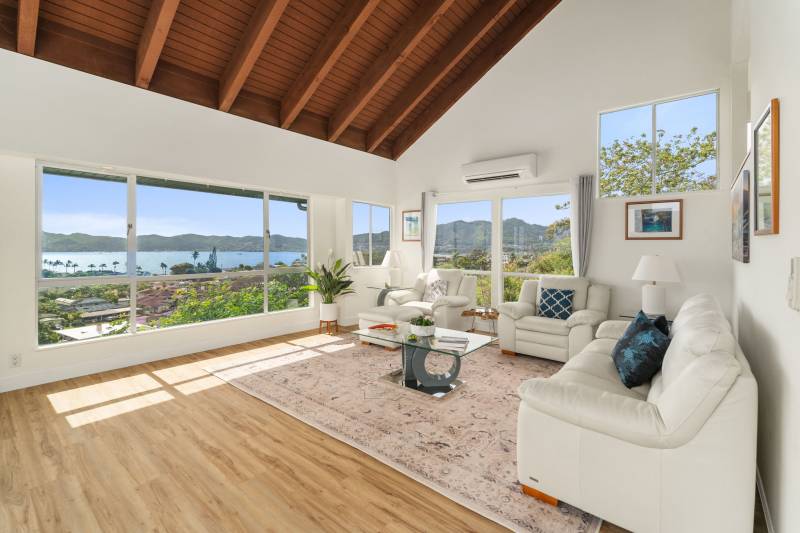 vaulted ceilings in living room