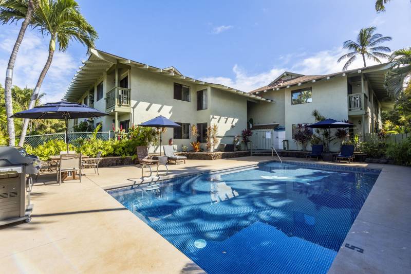 pool at kanoe resort in south maui