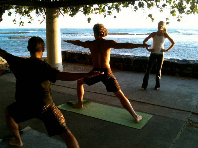 ocean front yoga class in diamond head oahu