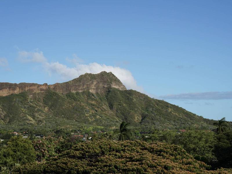 view of diamond head from waikiki oahu