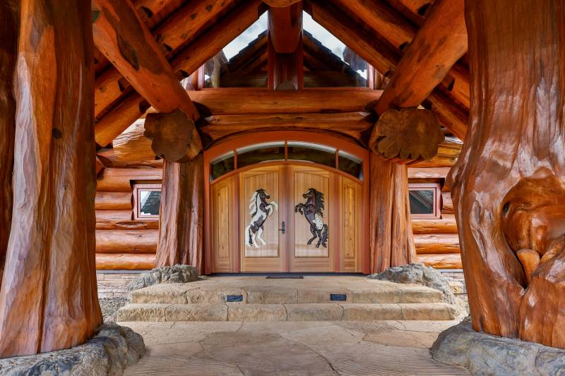 entrance to hawaii ranch estate