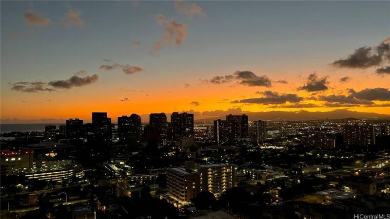 honolulu city at night