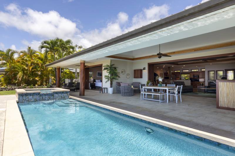 luxurious pool and spa in kailua kona home