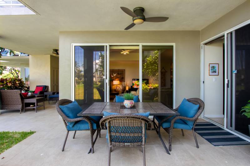 outdoor seating area at big island home