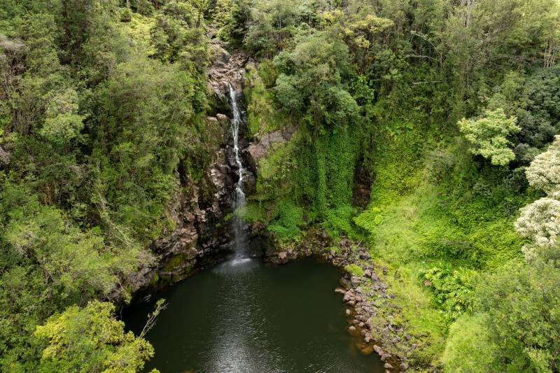 waterfall and natural pool in hawaii land for sale