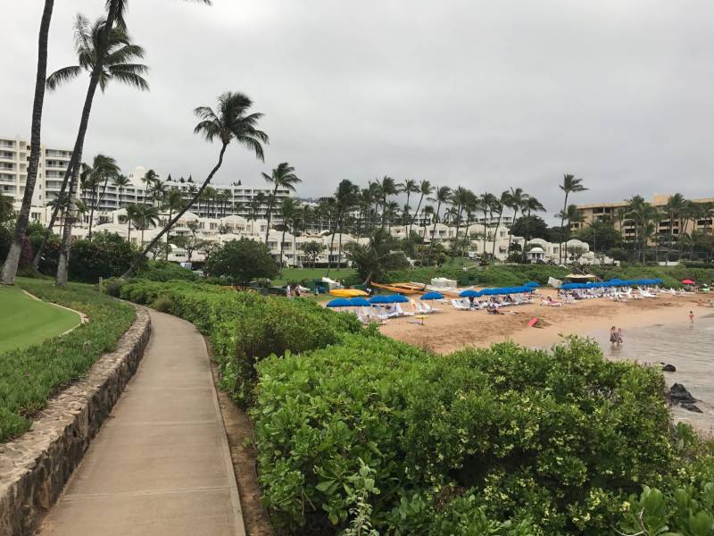 walking path at Wailea Ekolu on maui