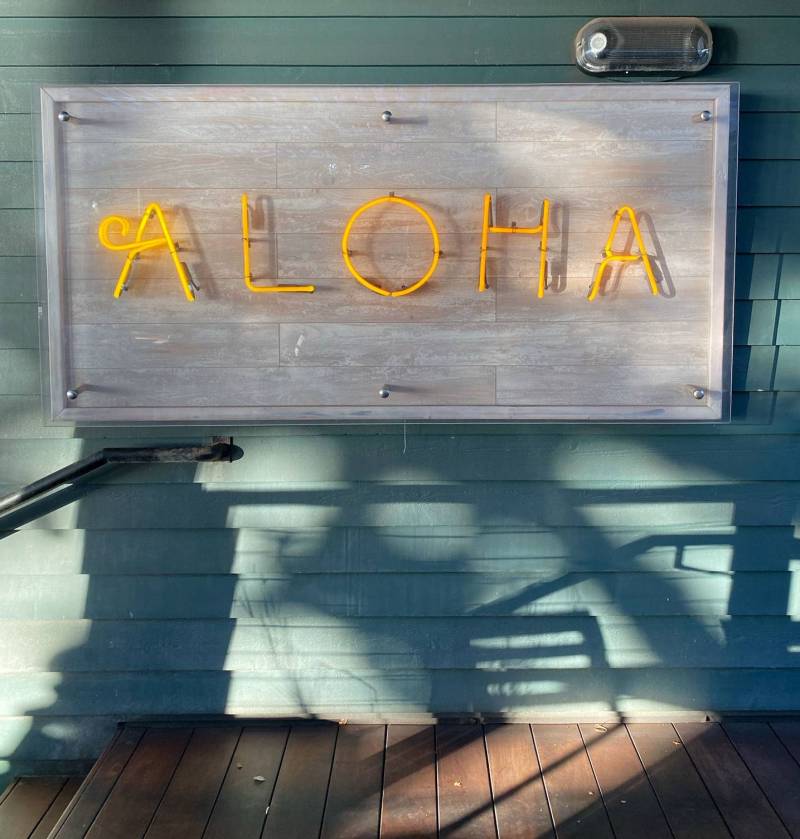 aloha neon sign