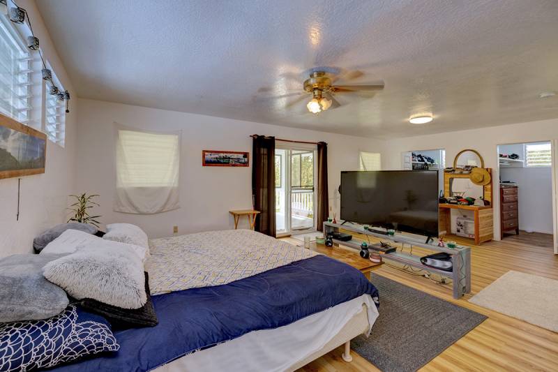 bedroom in big island house for sale