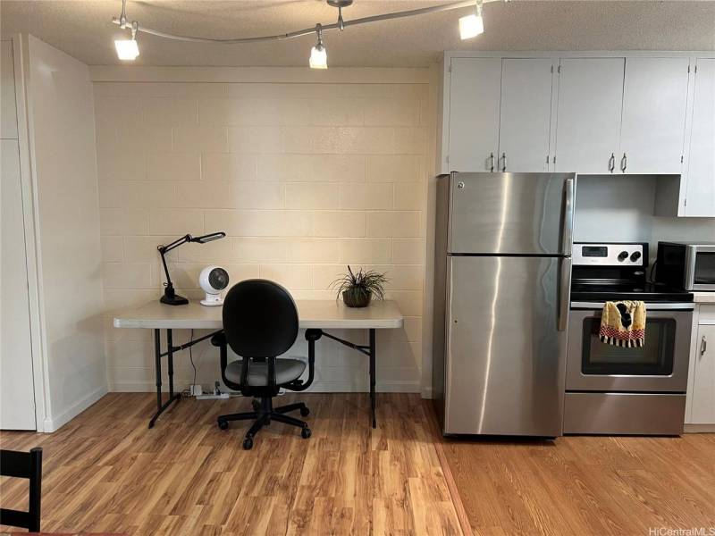 desk next to kitchen in oahu condo for sale