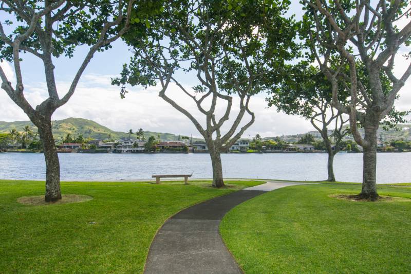 pathway to the lake in Kukilakila 