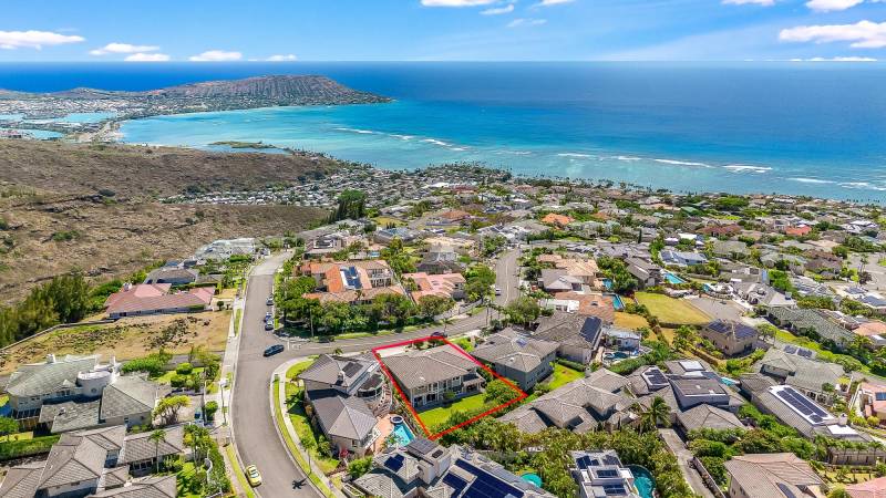 aerial view of luxury home in hawaii loa ridge honolulu