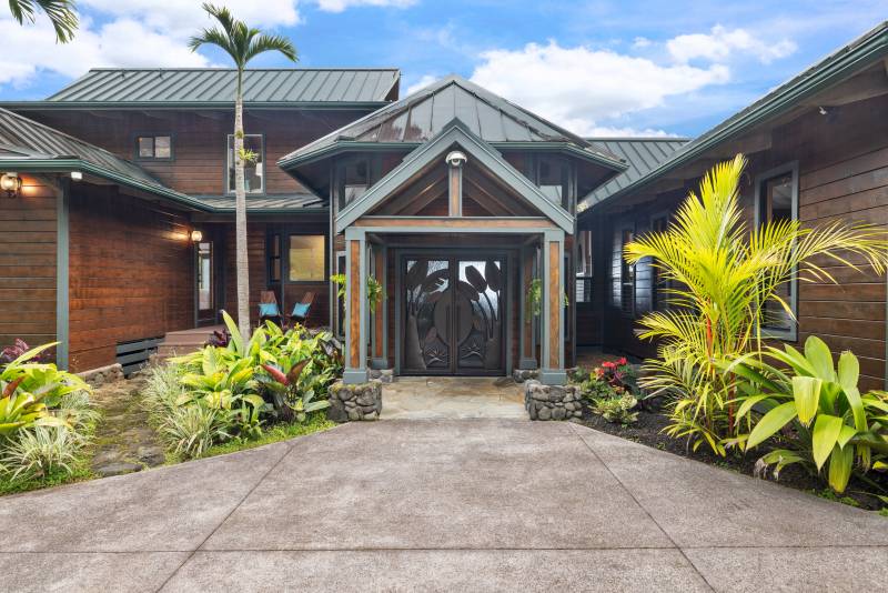 entrance to holualoa big island home