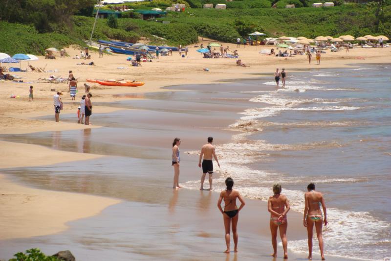 people enjoying wailea maui beach