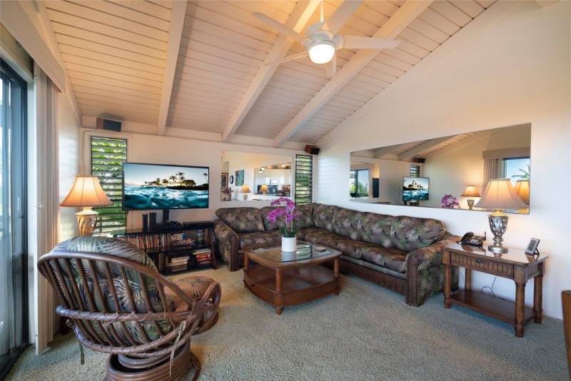 vaulted ceilings in wailea ekolu condo for sale on maui