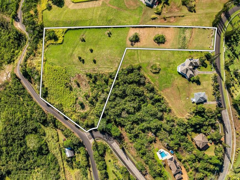 aerial view with drawn on lot lines of maui acreage for sale